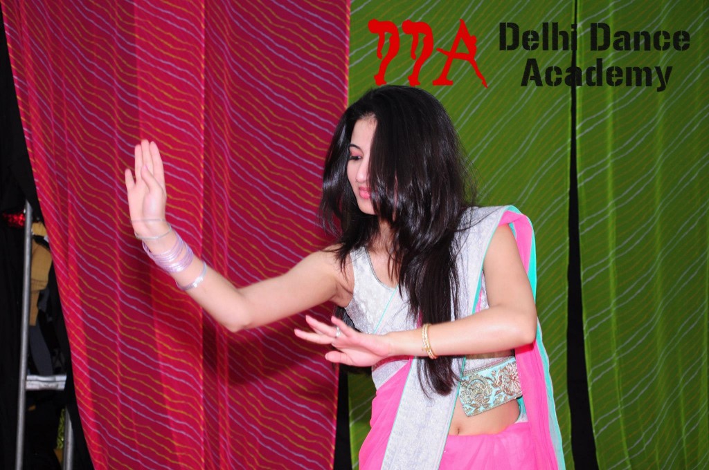 Solo Dance Performances on Weddings and Other Events Solo Dance Performance by Girls and Guys